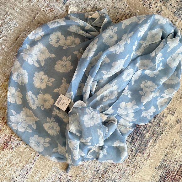 NWT lightweight scarf - Picture 2 of 4